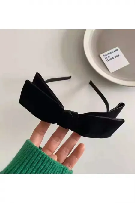 Siyah Kadife Taç